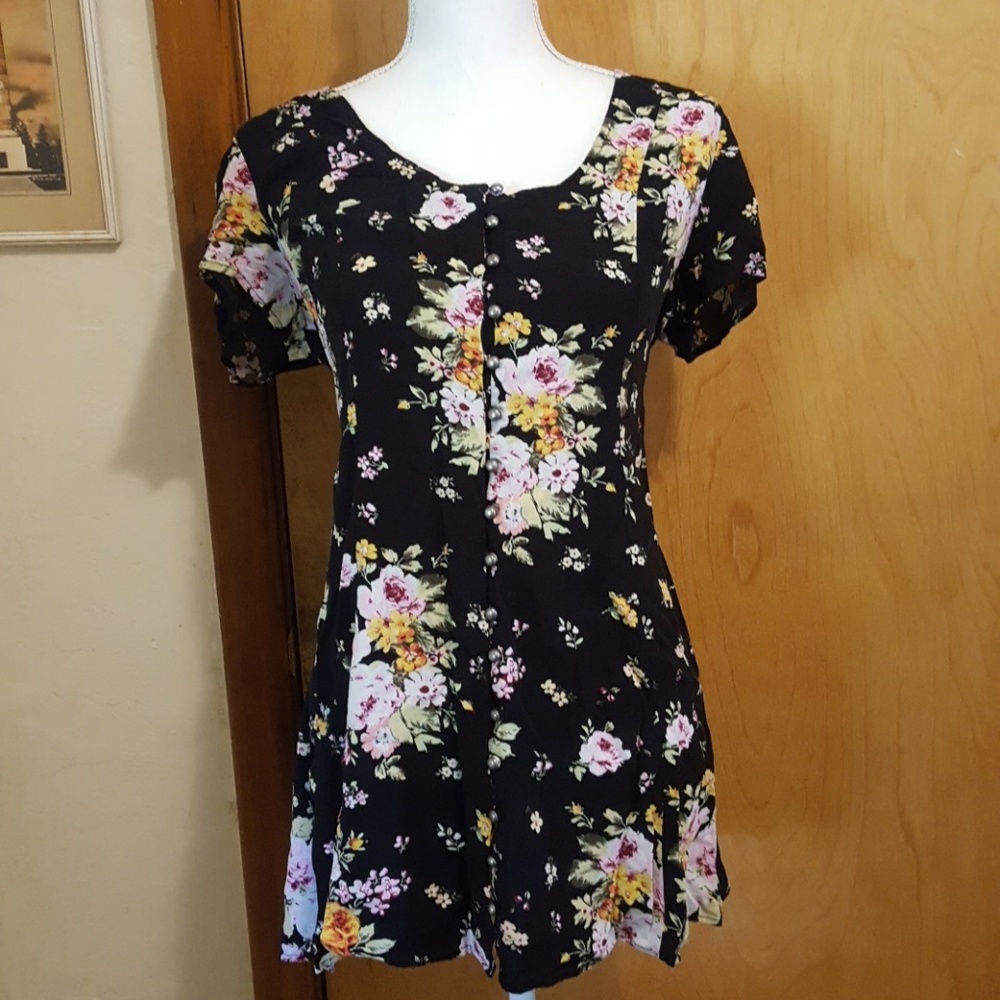 Gorgeous Floral Blouse with Gray Pearl Buttons